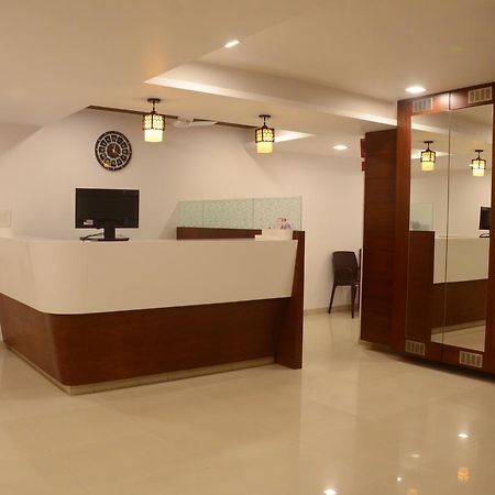 Hotel Ideal Vadodara Exterior photo
