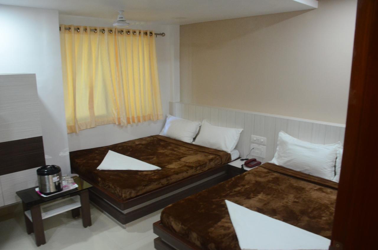 Hotel Ideal Vadodara Exterior photo