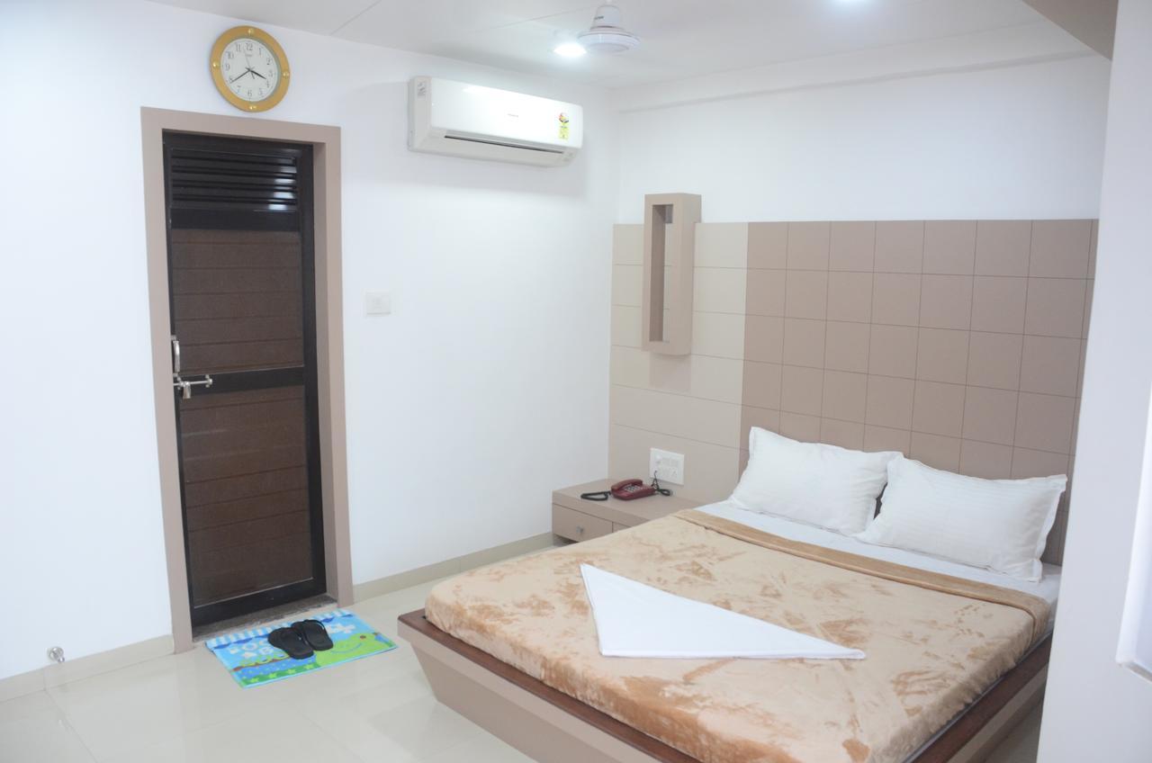 Hotel Ideal Vadodara Exterior photo