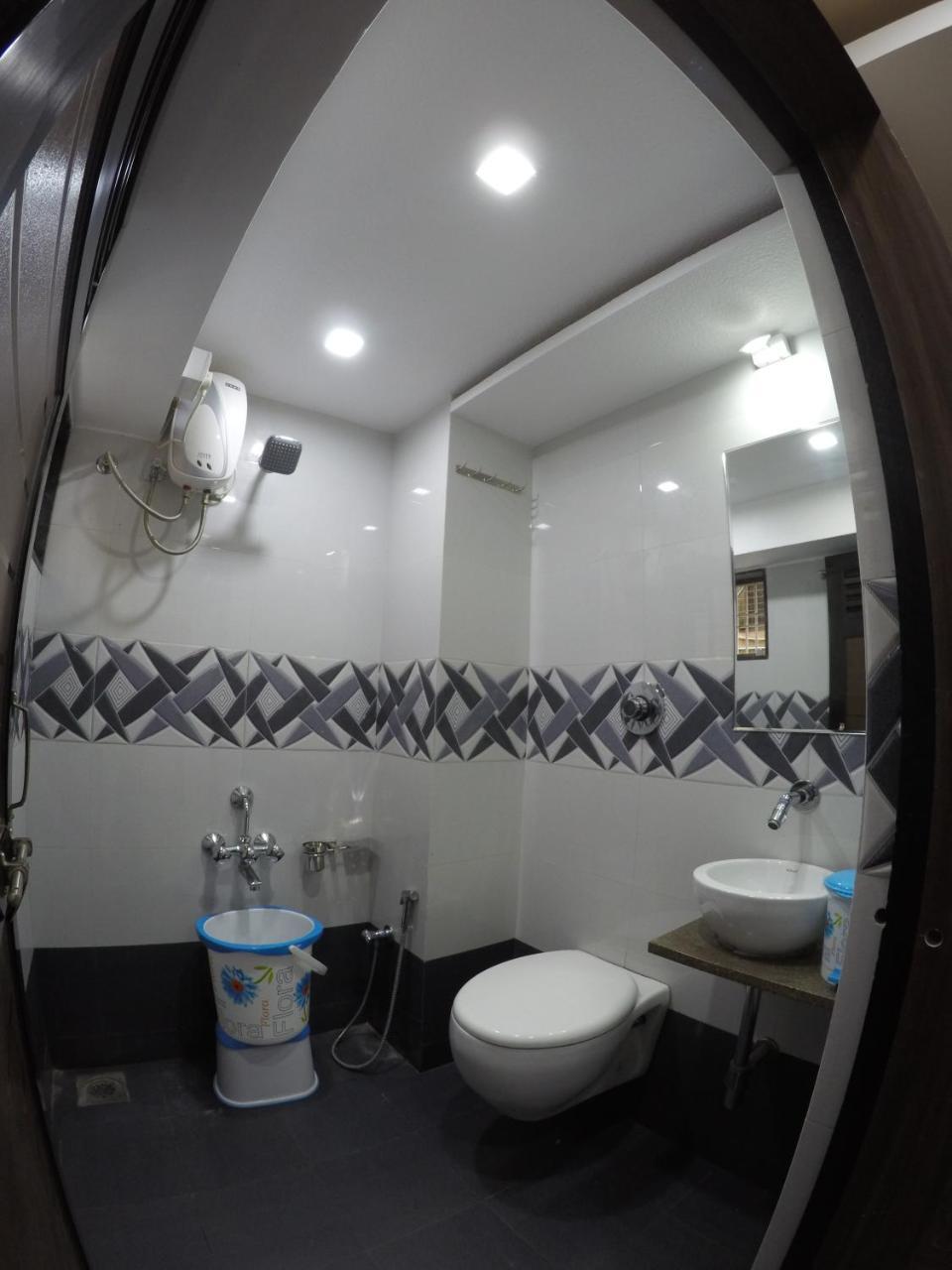 Hotel Ideal Vadodara Exterior photo